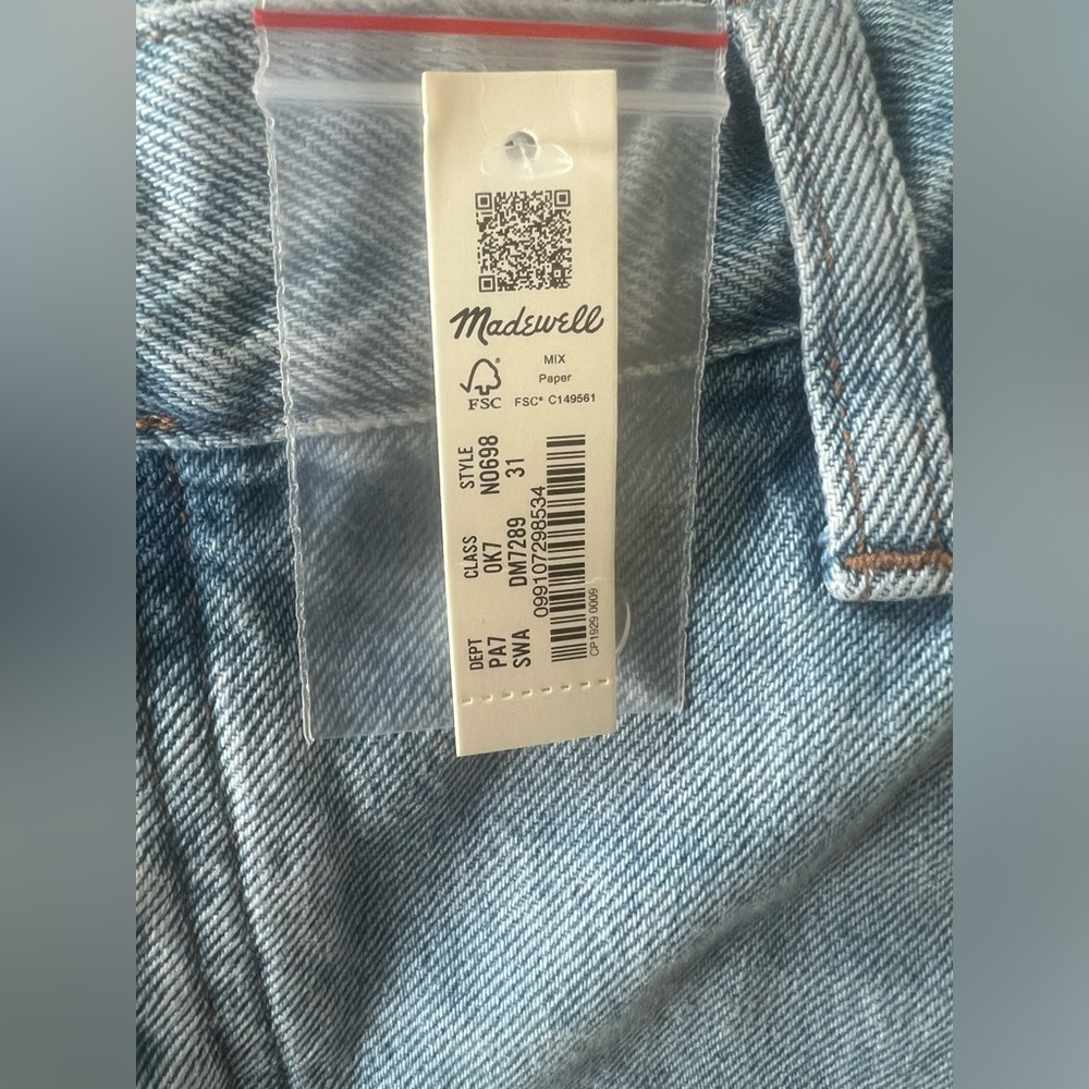 Madewell Curvy Low-Slung Straight Jeans - Picture 4 of 6
